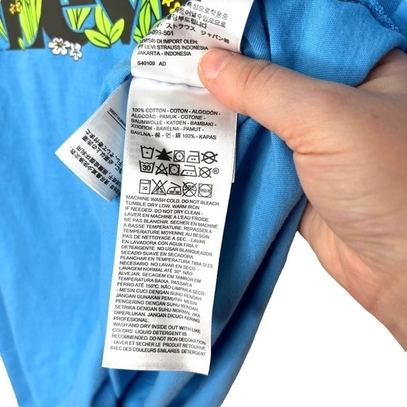 Levi’s As They Grow Wildflower Daisy Graphic Short Sleeve Blue T-Shirt Small - Picture 9 of 14